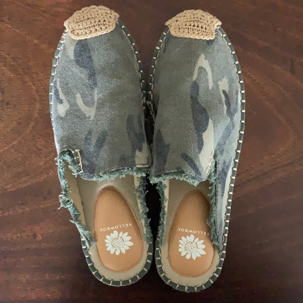 Yellow box camo slides